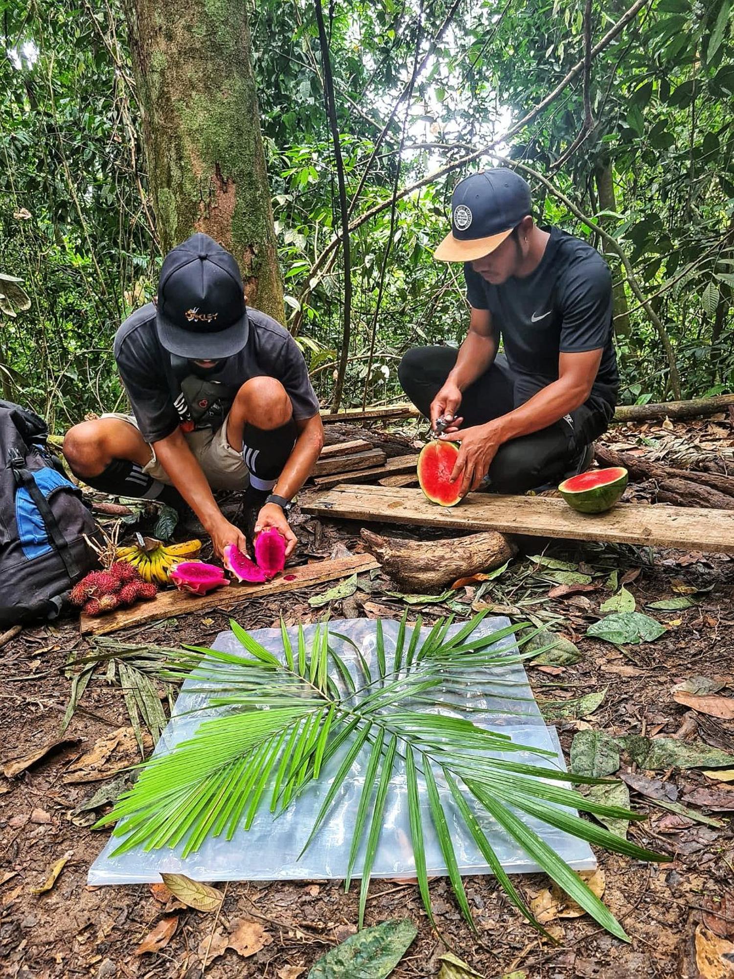 Tropical Jungle Lodge & Jungle Trekking Bukit Lawang Exterior photo