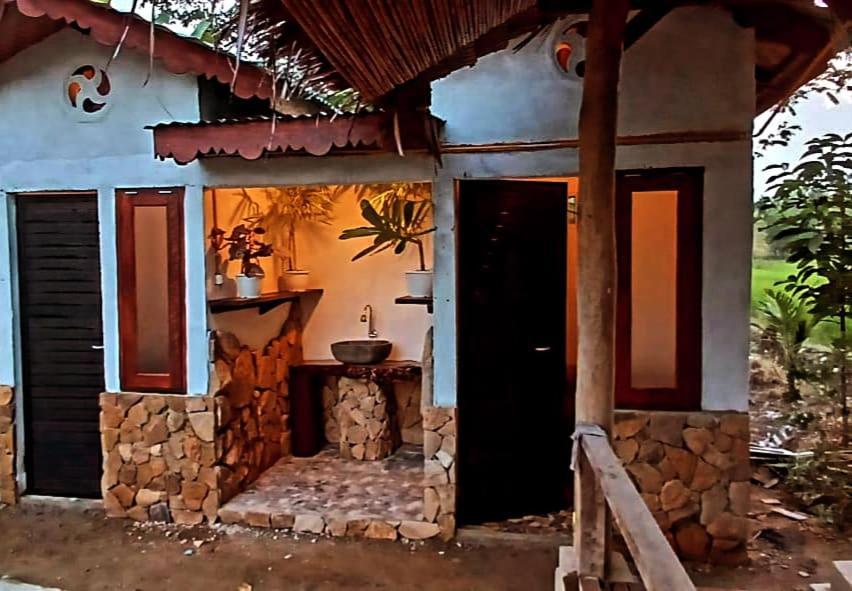 Tropical Jungle Lodge & Jungle Trekking Bukit Lawang Exterior photo