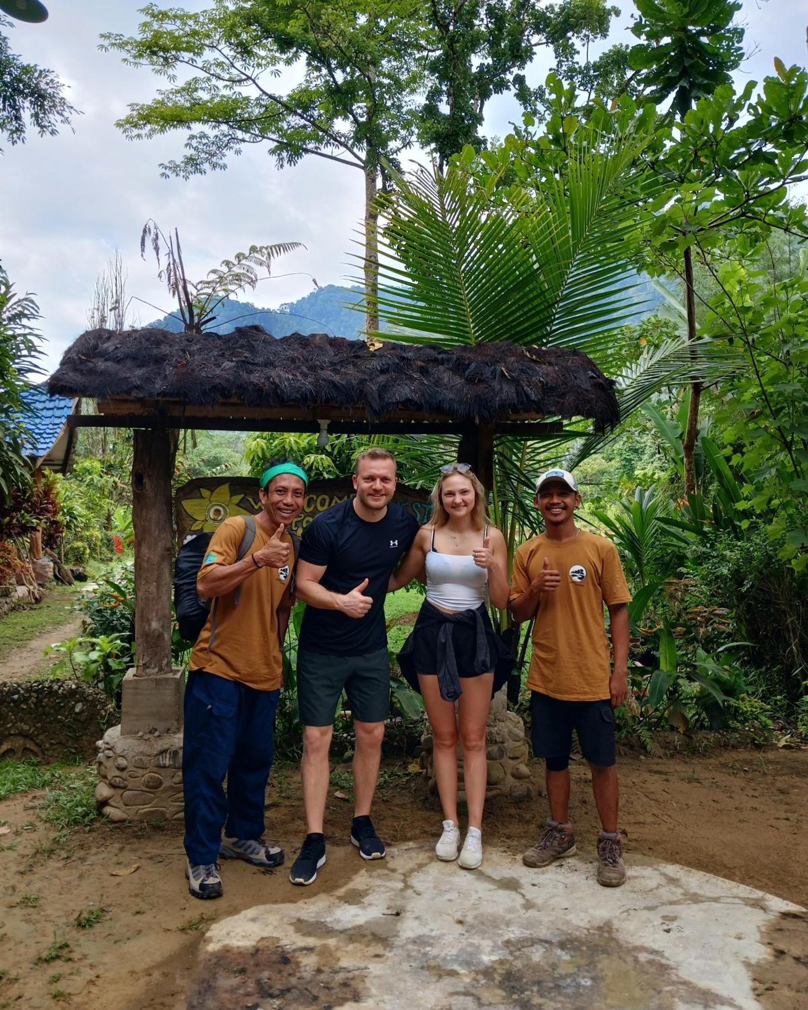 Tropical Jungle Lodge & Jungle Trekking Bukit Lawang Exterior photo
