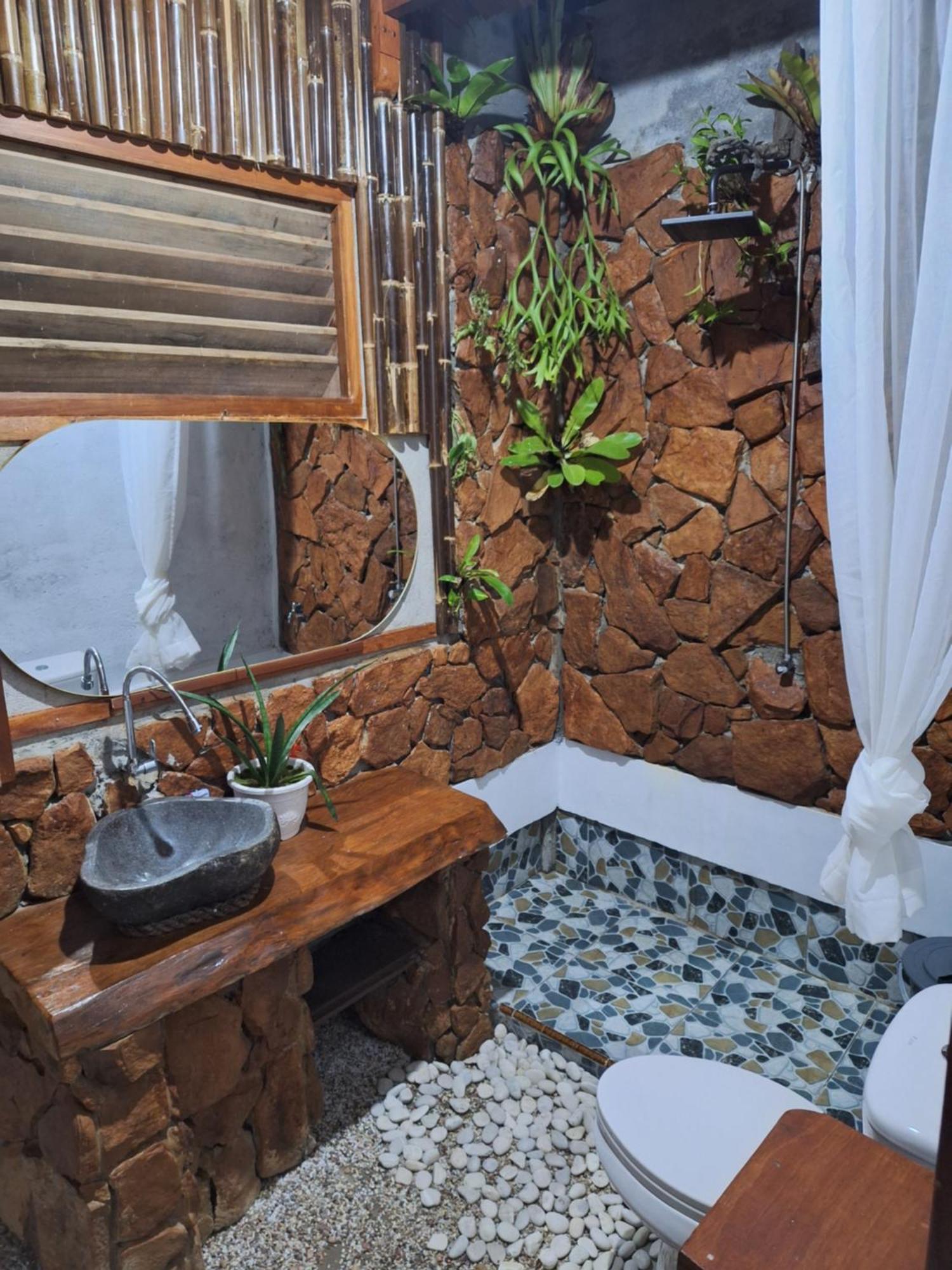 Tropical Jungle Lodge & Jungle Trekking Bukit Lawang Exterior photo